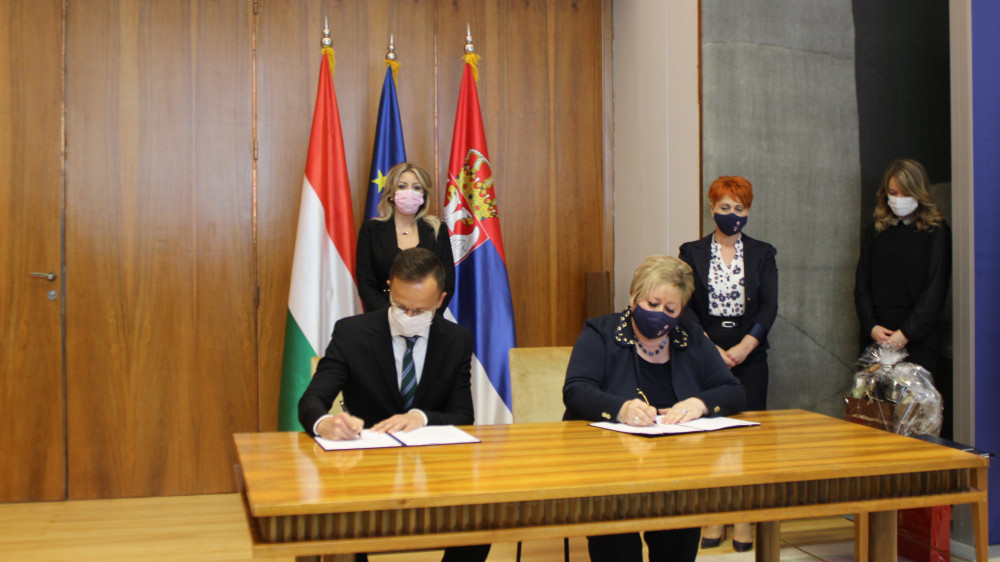 Srbija i Mađarska potpisale dva memoranduma